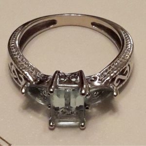 Lovely 3 Stone Aquamarine Ring